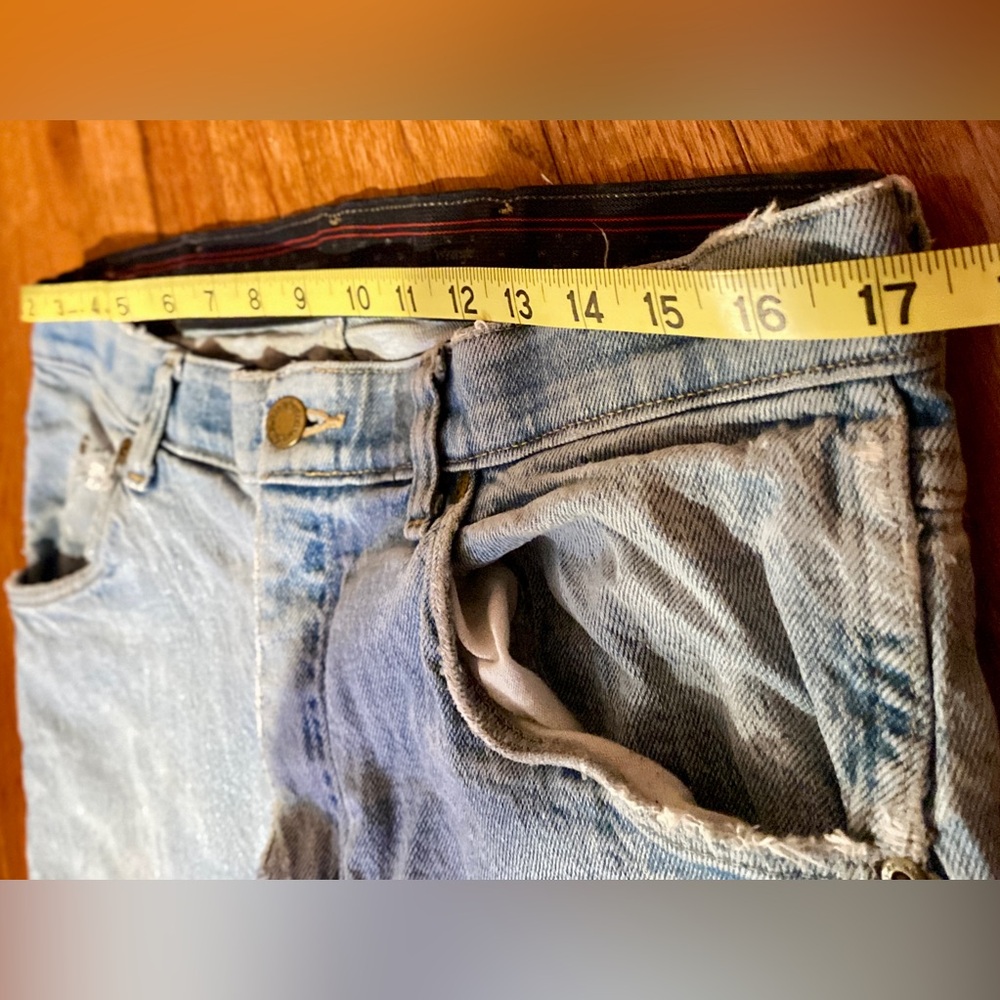 34/29 Wrangler Authentic Premium Quality Blue Jeans - distressed - Picture 10 of 17